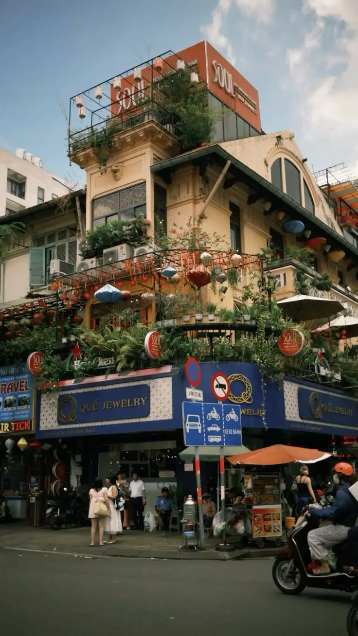 Lan Ha Bay – Ha Long Bay – Hanoi – Ho Chi Minh City